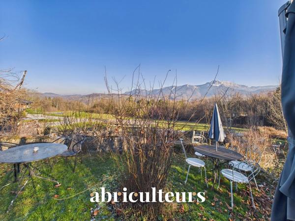 Propriété de caractère rénové et dans un environnement verdoyant en vente à Charvonnex Annecy (74370)