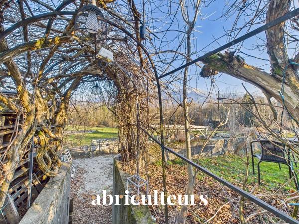 Propriété de caractère rénové et dans un environnement verdoyant en vente à Charvonnex Annecy (74370)
