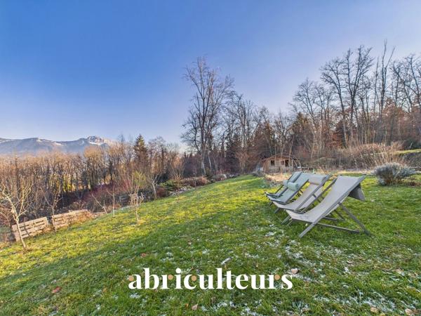 Propriété de caractère rénové et dans un environnement verdoyant en vente à Charvonnex Annecy (74370)
