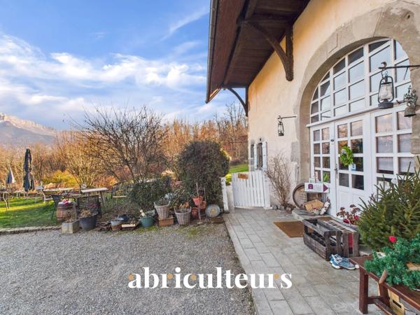 Propriété de caractère rénové et dans un environnement verdoyant en vente à Charvonnex Annecy (74370)