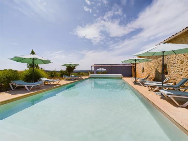 Charmante propriété à multiples habitations avec piscine et potentiel de revenus dans le sud-ouest de la France