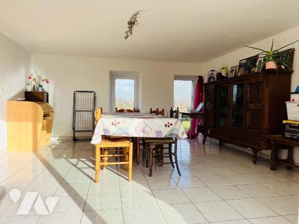 A vendre dans la commune de Lolif sur l'axe Avranches - Sartilly, une maison individuelle à usa...