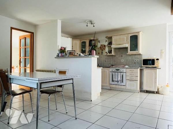 A vendre dans la commune de Lolif sur l'axe Avranches - Sartilly, une maison individuelle à usa...