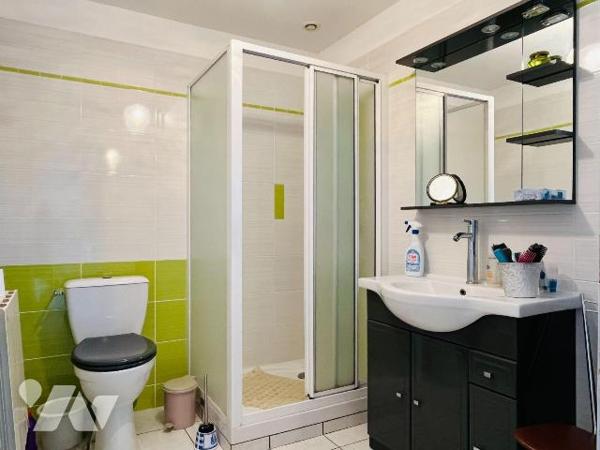 A vendre dans la commune de Lolif sur l'axe Avranches - Sartilly, une maison individuelle à usa...