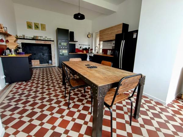 Maison de charme de 250 m² avec piscine sur 4000 m² de terrain – Un cadre de vie privilégié à Coutras (33230)