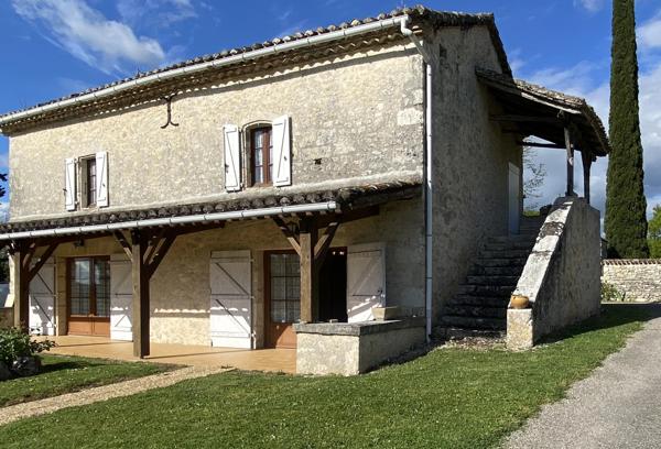 Charmante maison en pierre avec terrasse couverte