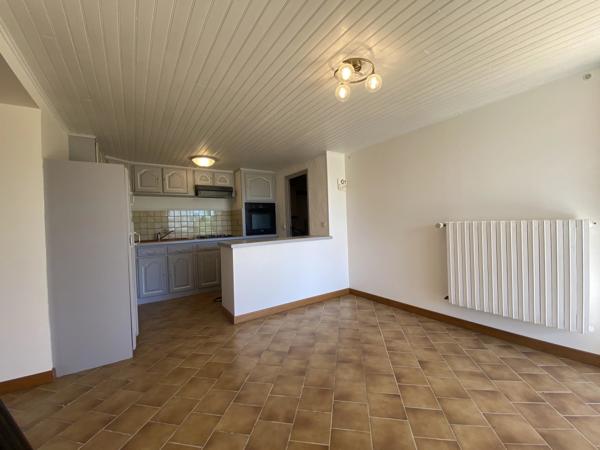 Charmante maison en pierre avec terrasse couverte