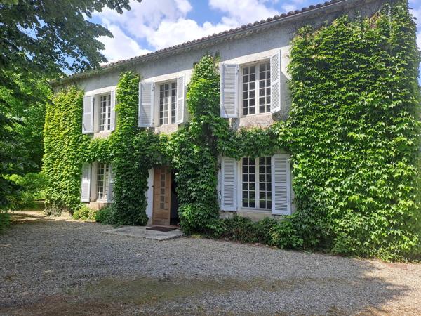 Élégante maison de maître fin XIXème avec parc arboré et piscine