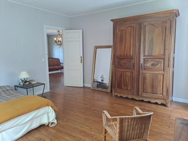 Élégante maison de maître fin XIXème avec parc arboré et piscine