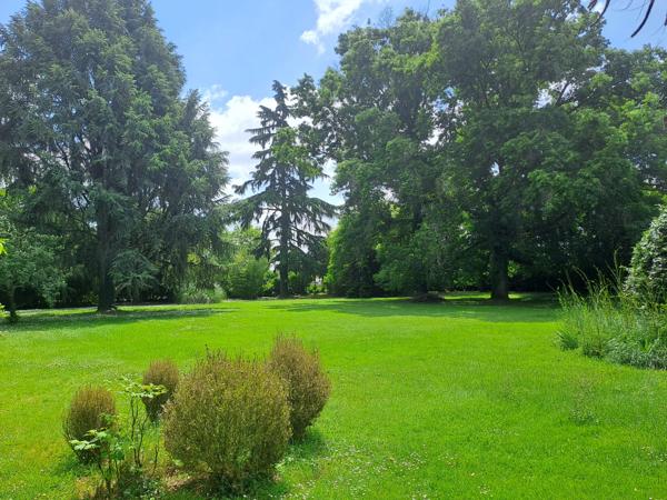 Élégante maison de maître fin XIXème avec parc arboré et piscine