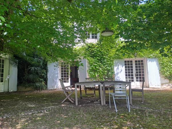 Élégante maison de maître fin XIXème avec parc arboré et piscine