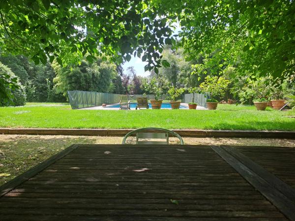 Élégante maison de maître fin XIXème avec parc arboré et piscine