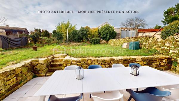 EXCLUSIVITÉ Hélène BERTHOU BSK – VISITE VIRTUELLE DISPONIBLE EN LIGNE

💥 CHARME DE LA PIERRE & BEAUX VOLUMES !

Vous recherchez une MAISON EN PIERRE au CHARME AUTHENTIQUE, mêlant le CACHET DE L’ANCIEN au CONFORT D’UNE RÉNOVATION RÉCENTE ?

Dans un PETIT HAMEAU à moins de 5 MINUTES DE PONT-L’ABBÉ-D’ARNOULT, découvrez cette maison chaleureuse aux BEAUX VOLUMES, offrant 4 CHAMBRES dont une SUPERBE SUITE PARENTALE EN REZ-DE-CHAUSSÉE. Une maison pleine de caractère qui pourrait bien vous faire craquer !

🏡 Descriptif du bien

✅ SÉJOUR avec CLIMATISATION RÉVERSIBLE, accueillant une CUISINE AMÉNAGÉE ET ÉQUIPÉE
✅ CELLIER attenant permettant d’accueillir stockage alimentaire, MACHINE À LAVER, SÈCHE-LINGE et CONGÉLATEUR
✅ SALON chaleureux avec POÊLE À BOIS récent
✅ Superbe SUITE PARENTALE en rez-de-chaussée avec BAIGNOIRE, DOUCHE, DOUBLE VASQUE et DRESSING
✅ WC indépendant
✅ Palier desservant l’accès à l’étage par un ESCALIER MÉTALLIQUE
  ⚠️ Rambarde de protection à installer

À l’étage :

✅ 3 CHAMBRES d’environ 15 m², 12 m² et 24 m² au sol pour la plus grande, cette dernière étant MANSARDÉE
💡 L’accès aux chambres se fait par un palier présentant une hauteur sous plafond réduite par endroits.

🌳 Extérieurs

✅ Petit Terrain Fermé par un portail manuel
✅ TERRASSE avec ROBINET EXTÉRIEUR (Possibilité d’aménager une agréable CUISINE D’ÉTÉ)
✅ Façade principale exposée SUD-OUEST

⚙️ Côté technique

✅ Maison RÉNOVÉE progressivement entre 2017 et 2024
✅ OUVERTURES et VELUX remplacés entre 2022 et 2024
✅ CLIMATISATION RÉVERSIBLE récente
✅ POÊLE À BOIS récent
✅ FIBRE
✅ ASSAINISSEMENT INDIVIDUEL CONFORME

📍 Les + qui font la différence

✔ Le CHARME authentique de la PIERRE
✔ 4 CHAMBRES, idéal pour une famille
✔ Une véritable SUITE PARENTALE EN REZ-DE-CHAUSSÉE
✔ Maison rénovée avec des équipements récents
✔ Petit hameau à MOINS DE 5 MINUTES DE PONT-L’ABBÉ-D’ARNOULT
✔ VISITE VIRTUELLE disponible pour découvrir la maison avant de vous déplacer

🔎 À savoir en toute transparence

➜ Présence d’un DROIT DE PASSAGE DEVANT LA MAISON
➜ Rambarde de protection à prévoir au niveau de l’escalier métallique
➜ À l’étage, le palier d’accès aux chambres présente une HAUTEUR SOUS PLAFOND RÉDUITE