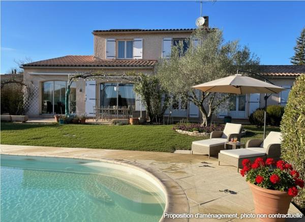 PIERREVERT, SUPERBE VILLA de 165 m² avec piscine, jardin clos et arboré de 1100 m² et belles prestations