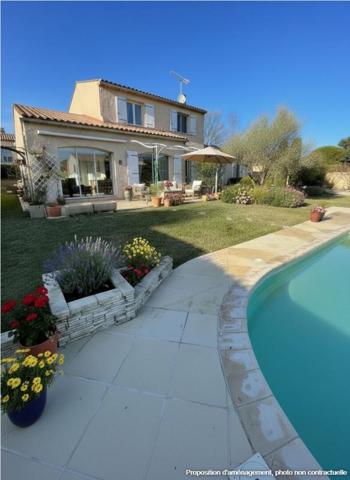 PIERREVERT, SUPERBE VILLA de 165 m² avec piscine, jardin clos et arboré de 1100 m² et belles prestations