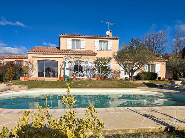 PIERREVERT, SUPERBE VILLA de 165 m² avec piscine, jardin clos et arboré de 1100 m² et belles prestations