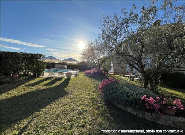 PIERREVERT, SUPERBE VILLA de 165 m² avec piscine, jardin clos et arboré de 1100 m² et belles prestations