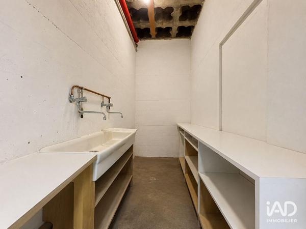 Location local d’activité 159 m² Paris 20