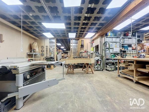 Location local d’activité 159 m² Paris 20