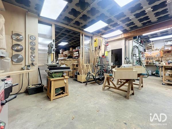 Location local d’activité 159 m² Paris 20