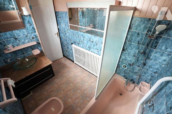 Maison quatre chambres et un bureau avec sous sol complet et jardin clos