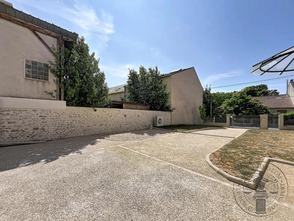 Vente                                                      Maison
                        
                     6 pièces                      106 m2                     à Dourdan