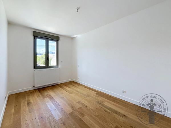 Vente                                                      Maison
                        
                     6 pièces                      106 m2                     à Dourdan