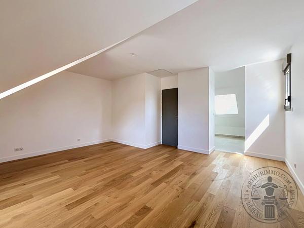 Vente                                                      Maison
                        
                     6 pièces                      106 m2                     à Dourdan