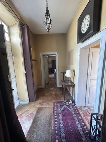 Château plus 5 maisons et des dépendances sur 39 hectares