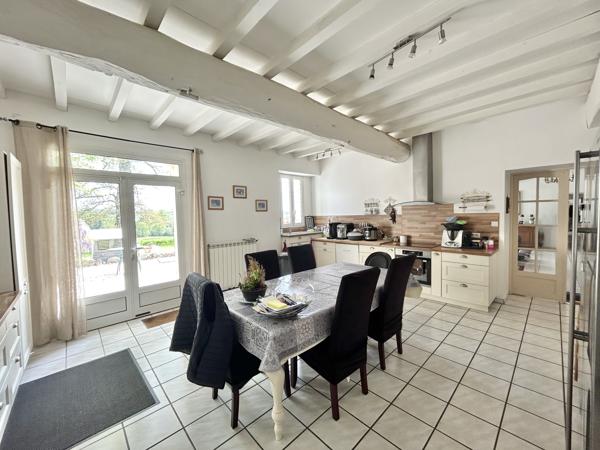 Château plus 5 maisons et des dépendances sur 39 hectares