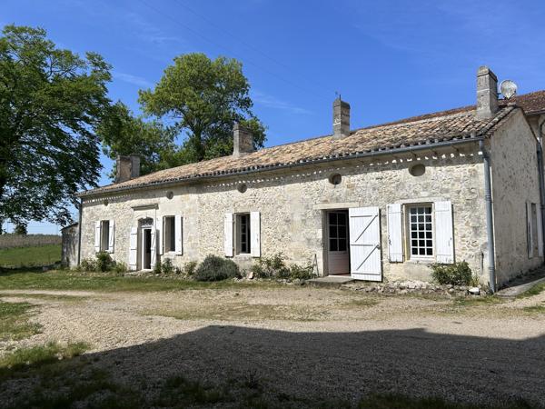 Château plus 5 maisons et des dépendances sur 39 hectares
