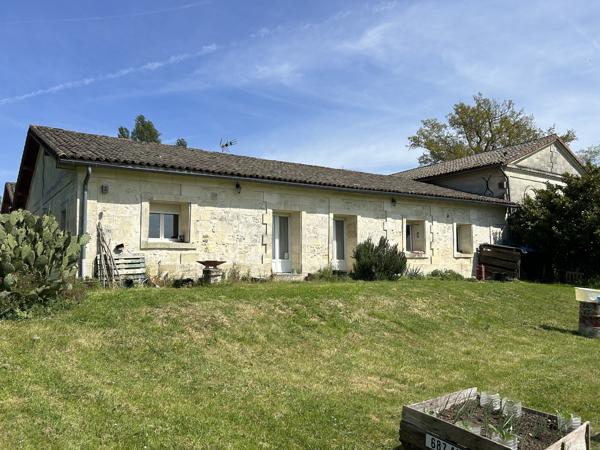 Château plus 5 maisons et des dépendances sur 39 hectares