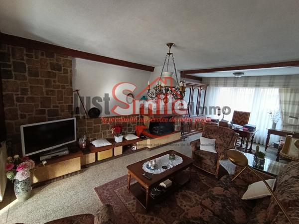 Maison en retrait de rue