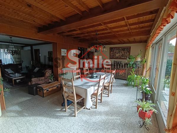 Maison en retrait de rue