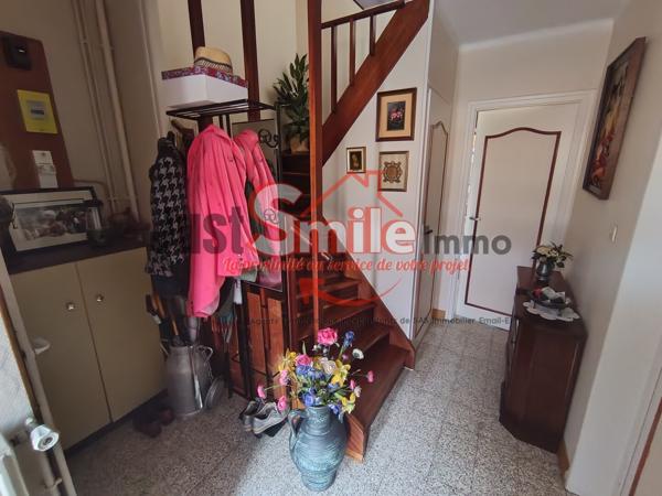 Maison en retrait de rue