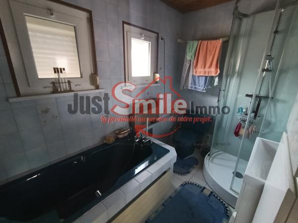 Maison en retrait de rue