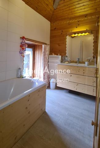 Maison à Bressuire, 79300 - 10 pièces 162m²