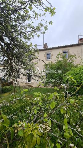 Maison à Bressuire, 79300 - 10 pièces 162m²