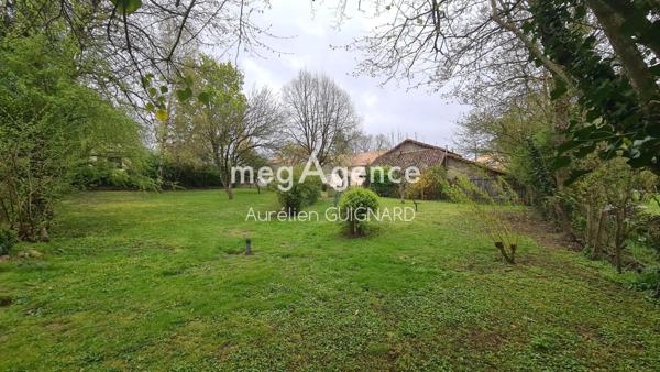 Maison à Bressuire, 79300 - 10 pièces 162m²