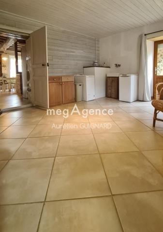 Maison à Bressuire, 79300 - 10 pièces 162m²