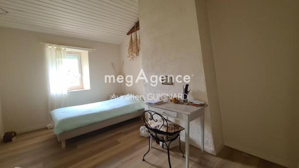 Maison à Bressuire, 79300 - 10 pièces 162m²