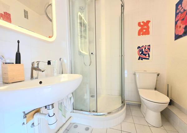 Grand studio très lumineux - Square de la Roquette