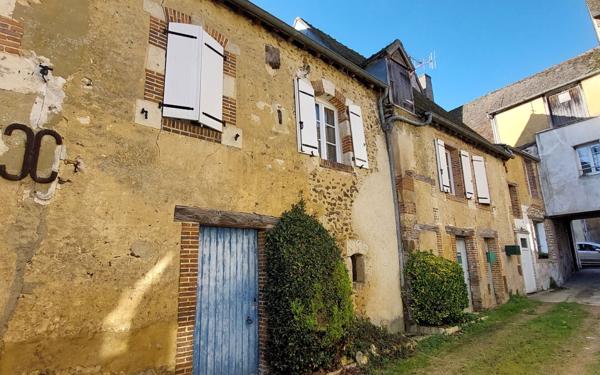 Immeuble à vendre    6 pièces •  Longny-au-Perche