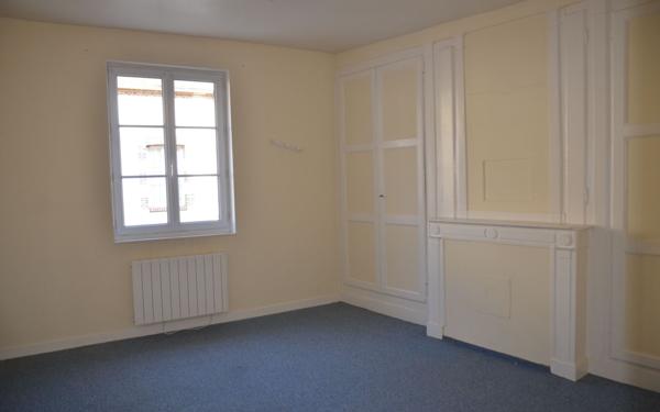 Immeuble à vendre    6 pièces •  Longny-au-Perche