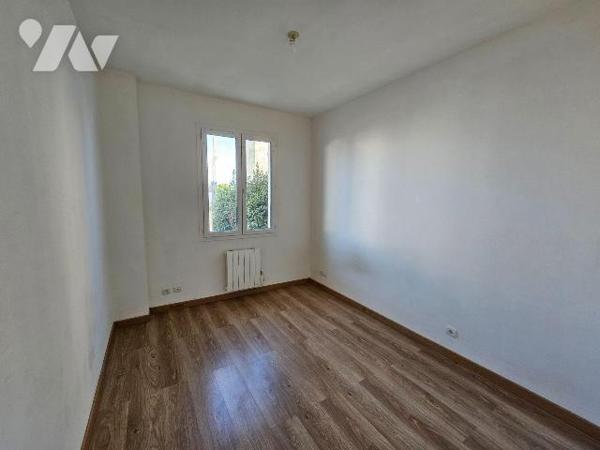 A vendre, Charente-Maritime, Quartier Saint Pierre, Maison à rafraichir, comprenant : véranda, ...