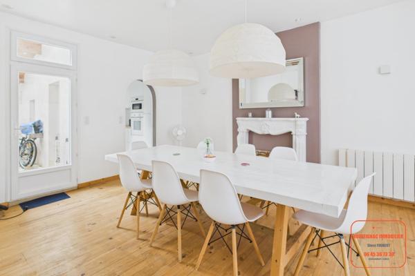 MAISON DE VILLAGE ENTIEREMENT RESTAURE AVEC COUR