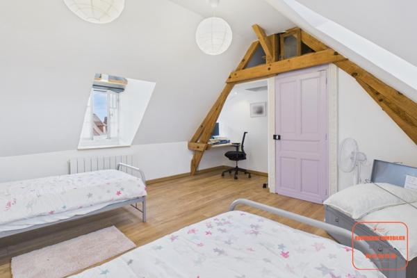 MAISON DE VILLAGE ENTIEREMENT RESTAURE AVEC COUR