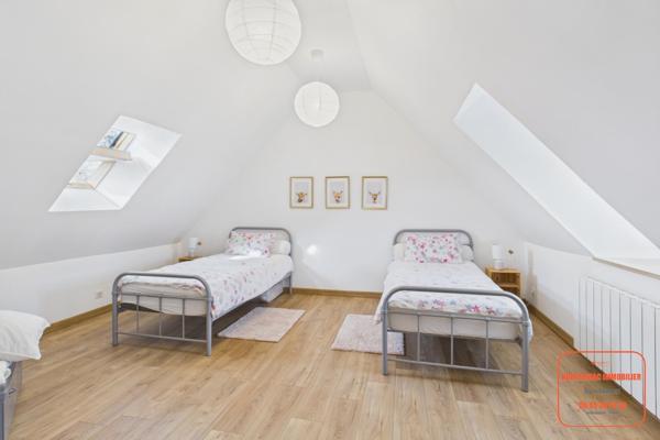 MAISON DE VILLAGE ENTIEREMENT RESTAURE AVEC COUR