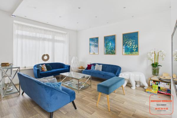 MAISON DE VILLAGE ENTIEREMENT RESTAURE AVEC COUR