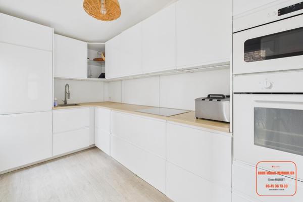 MAISON DE VILLAGE ENTIEREMENT RESTAURE AVEC COUR